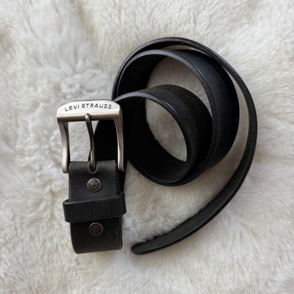Levi's Black Leather Belt with Silver Buckle Size 38